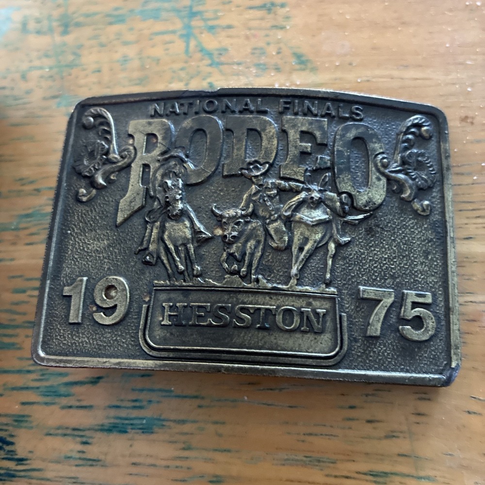 1975 VINTAGE NFR RODEO BRASS BELT BUCKLE Hesston COWBOY WESTERN - Picture 3 of 7